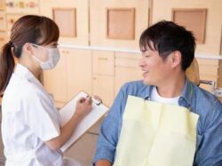 歯科衛生士と男性患者